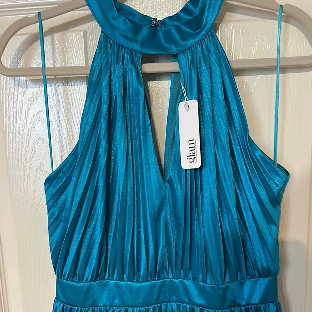Glam Blue Pleated Maxi Sundress with Halter Neckline for Wedding Guest - Picture 3 of 5